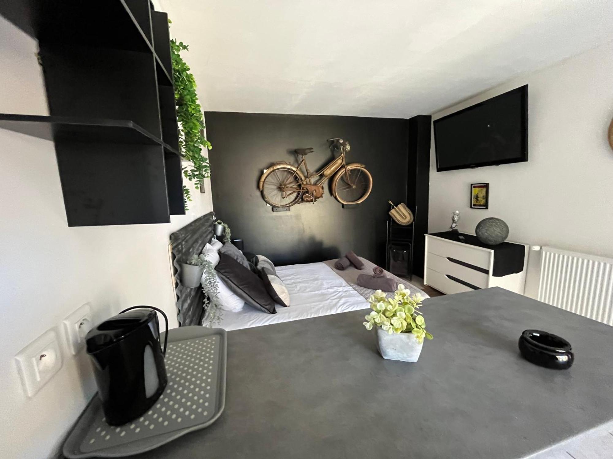 "Le Maloya" Chalets Independants -Chambre Balneo - Relais Motards Lacaune Exterior photo
