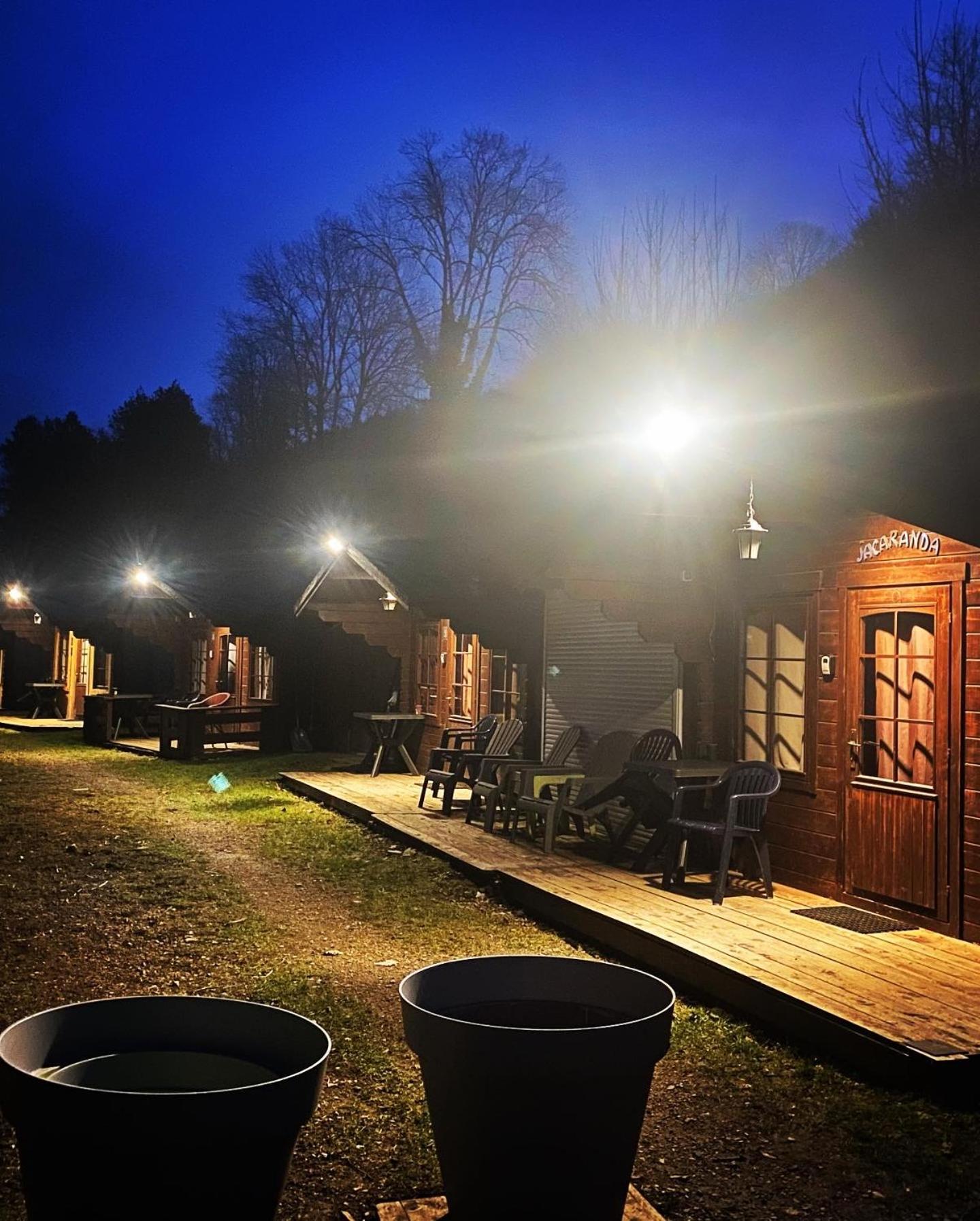 "Le Maloya" Chalets Independants -Chambre Balneo - Relais Motards Lacaune Exterior photo