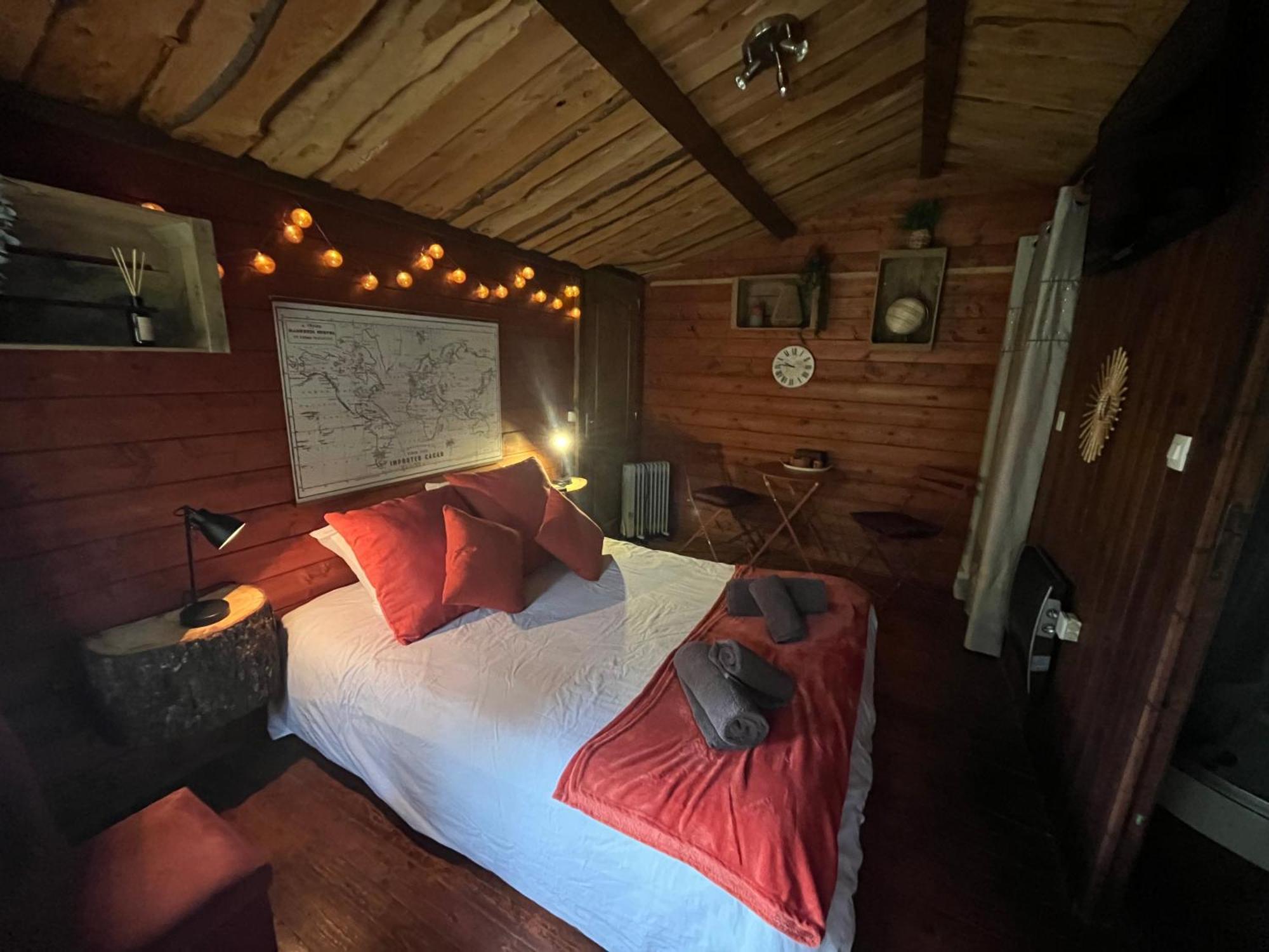 "Le Maloya" Chalets Independants -Chambre Balneo - Relais Motards Lacaune Exterior photo