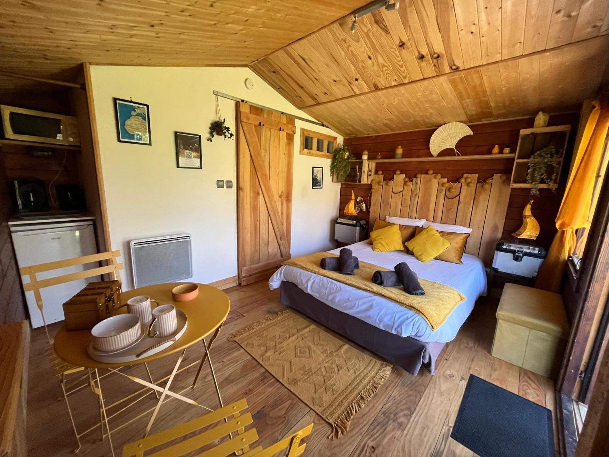 "Le Maloya" Chalets Independants -Chambre Balneo - Relais Motards Lacaune Exterior photo