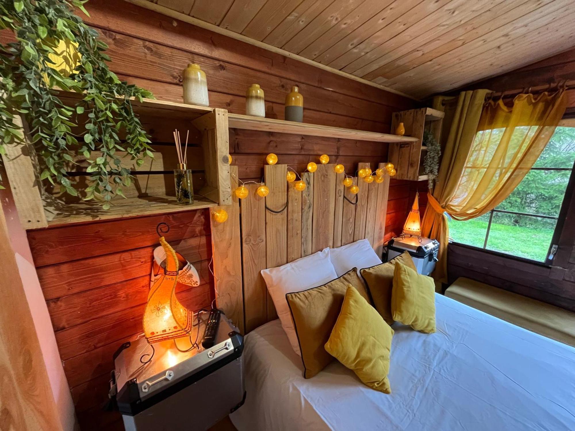 "Le Maloya" Chalets Independants -Chambre Balneo - Relais Motards Lacaune Exterior photo