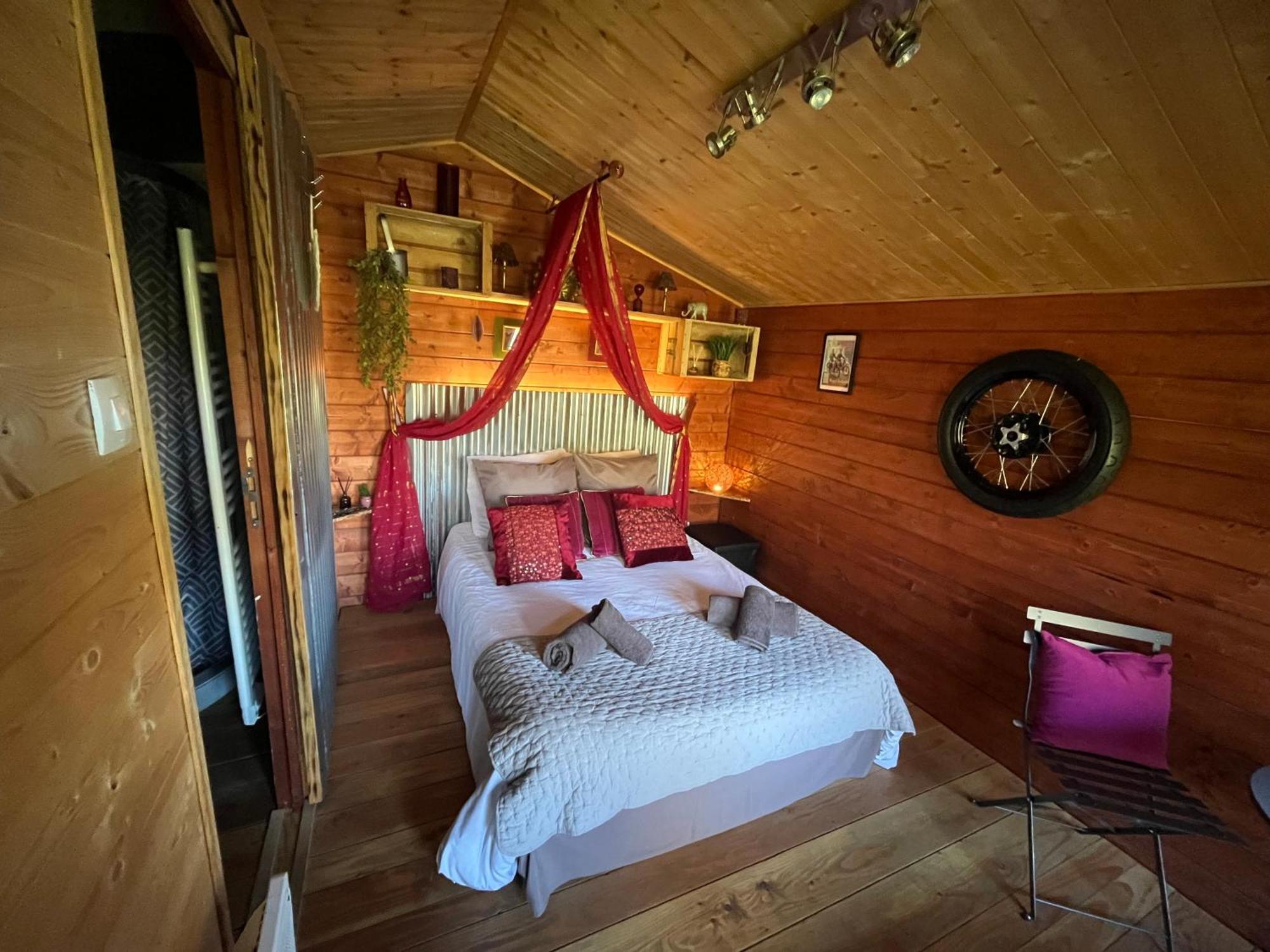 "Le Maloya" Chalets Independants -Chambre Balneo - Relais Motards Lacaune Exterior photo