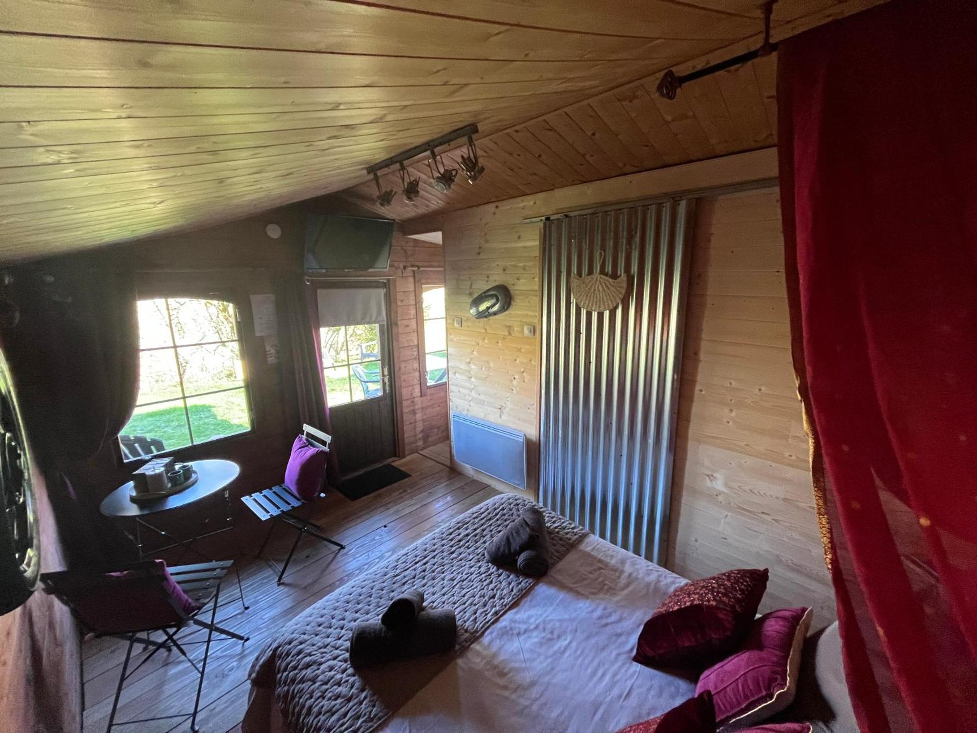 "Le Maloya" Chalets Independants -Chambre Balneo - Relais Motards Lacaune Exterior photo